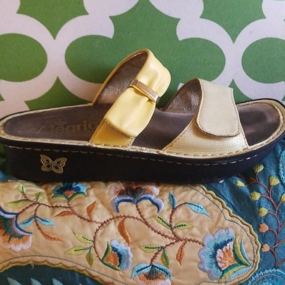 Sandals - Picture 3 of 4